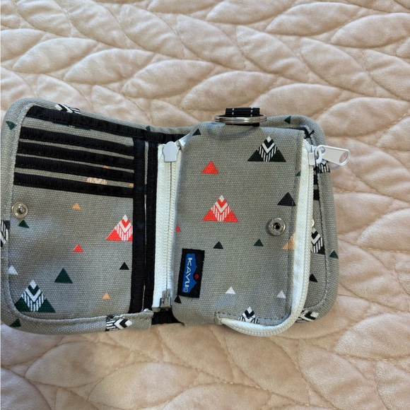 Kavu Triangular Pattern Wallet - Multicolor on Gray - Picture 5 of 5